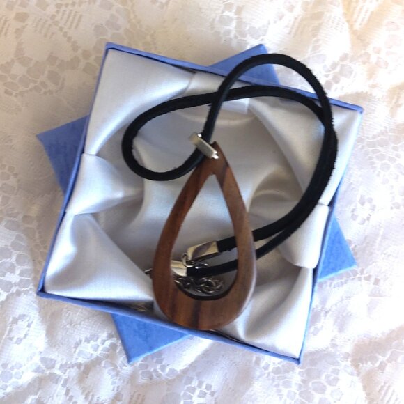 COPY - NEW Bauxo Black Leather Necklace with Brown Handmade Oval Wooden Pendant - Picture 1 of 6